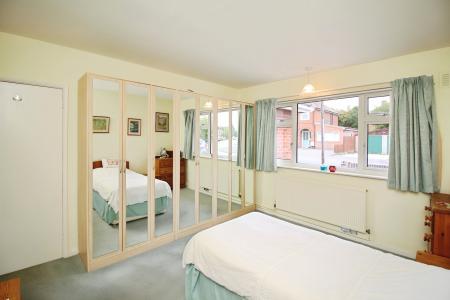 2 bedroom Semi-detached bungalow for sale in Oakcroft Avenue, Kirby Muxloe, LE9