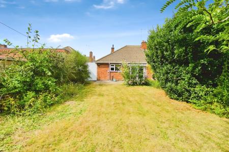 2 bedroom Semi-detached bungalow for sale in Oakcroft Avenue, Kirby Muxloe, LE9