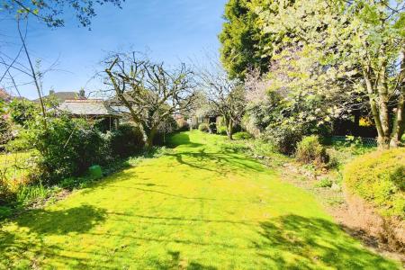 3 bedroom Detached house for sale in Oakcroft Avenue, Kirby Muxloe, LE9