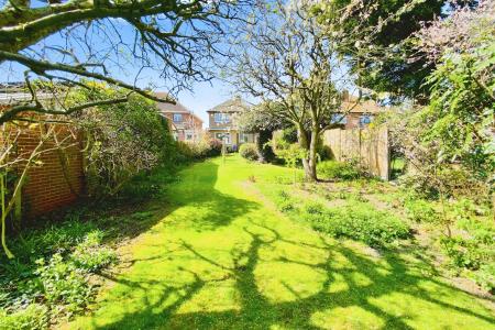 3 bedroom Detached house for sale in Oakcroft Avenue, Kirby Muxloe, LE9