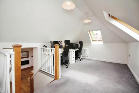 3 bedroom Semi-detached house for sale in Oakthorpe Avenue, Leicester, LE3