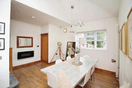 3 bedroom Semi-detached house for sale in Oakthorpe Avenue, Leicester, LE3