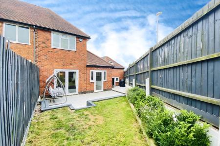 3 bedroom Semi-detached house for sale in Oakthorpe Avenue, Leicester, LE3
