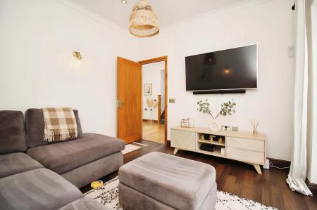 3 bedroom Semi-detached house for sale in Oakthorpe Avenue, Leicester, LE3