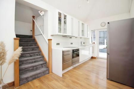 3 bedroom Semi-detached house for sale in Oakthorpe Avenue, Leicester, LE3