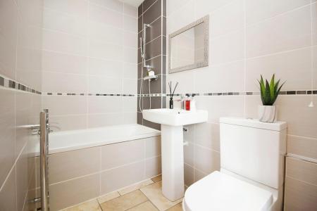 3 bedroom Semi-detached house for sale in Oakthorpe Avenue, Leicester, LE3