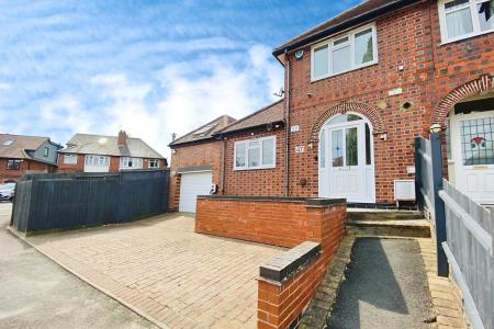 3 bedroom Semi-detached house for sale in Oakthorpe Avenue, Leicester, LE3