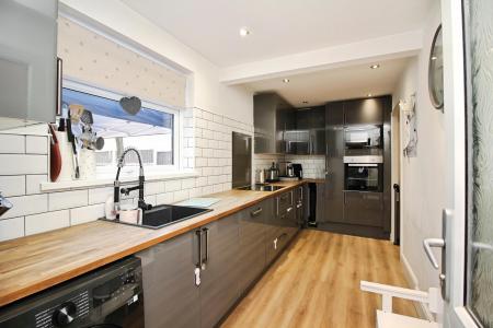 2 bedroom Semi-detached house for sale in Park Drive, Leicester Forest East, LE3