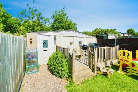 2 bedroom Semi-detached house for sale in Park Drive, Leicester Forest East, LE3