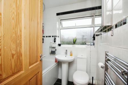3 bedroom End of terrace house for sale in Park Rise, Leicester, LE3