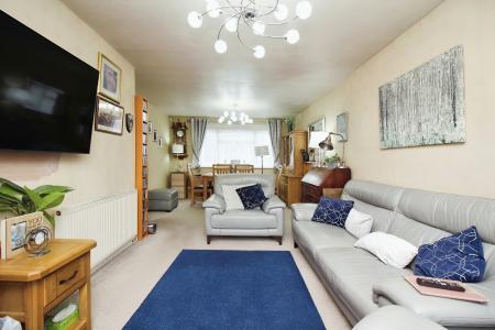 3 bedroom End of terrace house for sale in Park Rise, Leicester, LE3