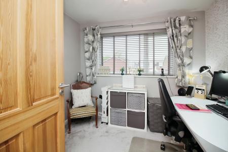 3 bedroom End of terrace house for sale in Park Rise, Leicester, LE3