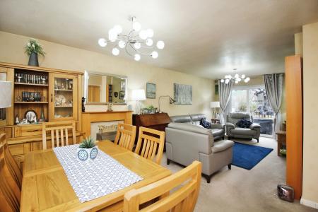 3 bedroom End of terrace house for sale in Park Rise, Leicester, LE3