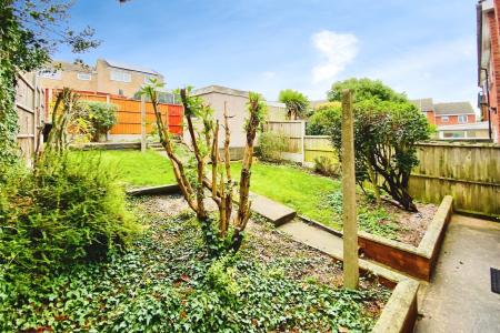 3 bedroom Semi-detached house for sale in Park Rise, Leicester, LE3