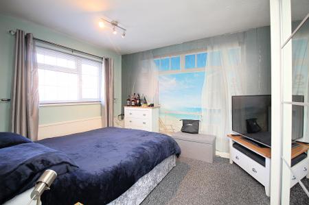 3 bedroom Semi-detached house for sale in Park Rise, Leicester, LE3