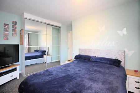 3 bedroom Semi-detached house for sale in Park Rise, Leicester, LE3