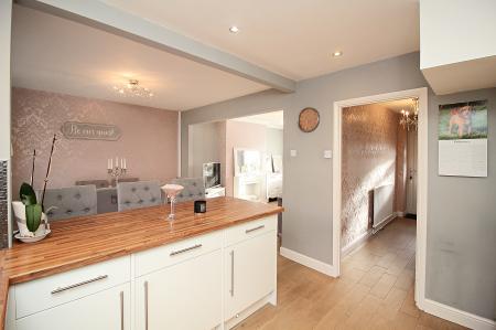 3 bedroom Semi-detached house for sale in Park Rise, Leicester, LE3