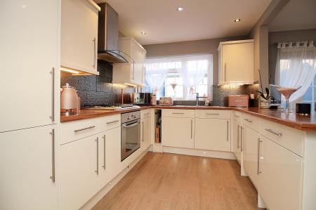 3 bedroom Semi-detached house for sale in Park Rise, Leicester, LE3