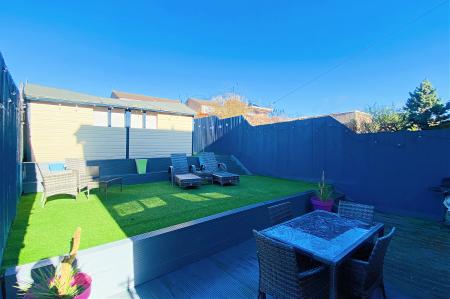 3 bedroom Semi-detached house for sale in Park Rise, Leicester, LE3