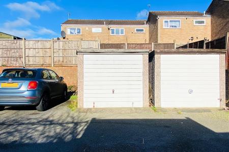 3 bedroom Semi-detached house for sale in Park Rise, Leicester, LE3