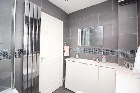 3 bedroom Semi-detached house for sale in Park Rise, Leicester, LE3