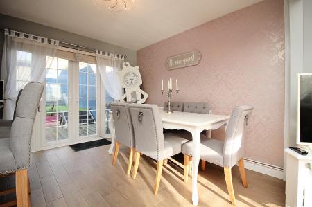 3 bedroom Semi-detached house for sale in Park Rise, Leicester, LE3