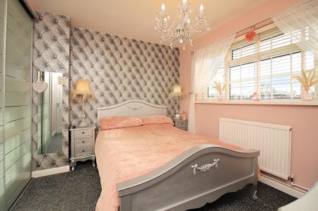 3 bedroom Semi-detached house for sale in Park Rise, Leicester, LE3