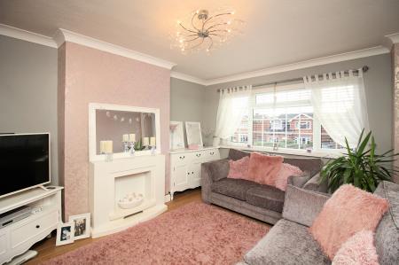 3 bedroom Semi-detached house for sale in Park Rise, Leicester, LE3