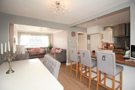 3 bedroom Semi-detached house for sale in Park Rise, Leicester, LE3