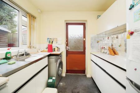 3 bedroom Detached house for sale in Park View, Leicester, LE3