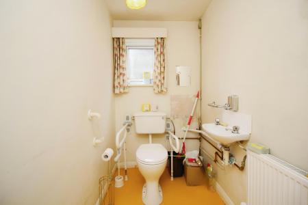 3 bedroom Detached house for sale in Park View, Leicester, LE3