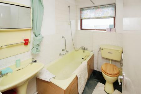 3 bedroom Detached house for sale in Park View, Leicester, LE3