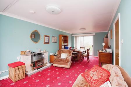 3 bedroom Detached house for sale in Park View, Leicester, LE3