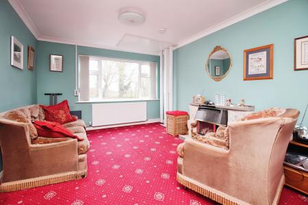 3 bedroom Detached house for sale in Park View, Leicester, LE3