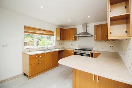 4 bedroom Detached house for sale in Pine View, Leicester Forest East, LE3