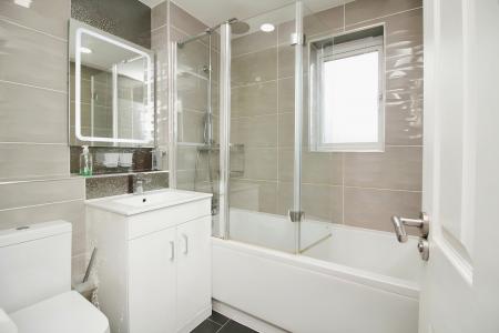 4 bedroom Detached house for sale in Pine View, Leicester Forest East, LE3