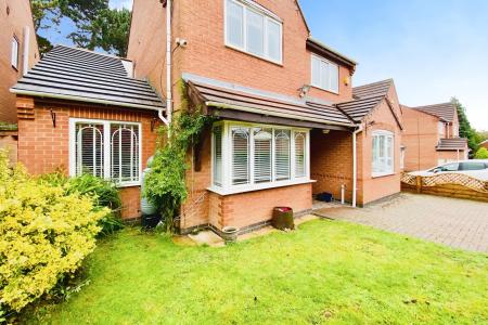 4 bedroom Detached house for sale in Pine View, Leicester Forest East, LE3