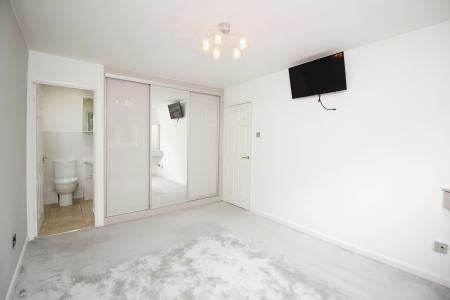 4 bedroom Detached house for sale in Pine View, Leicester Forest East, LE3