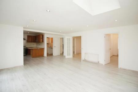 4 bedroom Detached house for sale in Pine View, Leicester Forest East, LE3