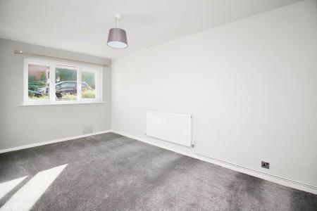 2 bedroom Flat for sale in Poplars Close, Leicester, LE6