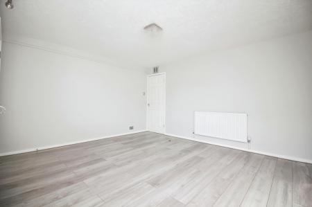2 bedroom Flat for sale in Poplars Close, Leicester, LE6