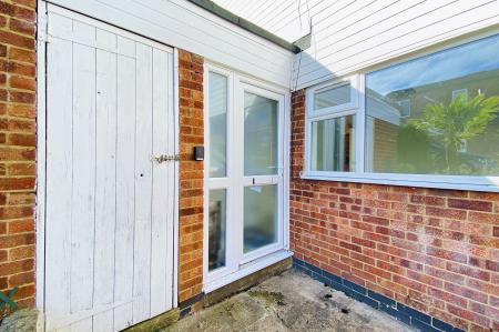 2 bedroom Flat for sale in Poplars Close, Leicester, LE6