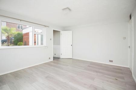 2 bedroom Flat for sale in Poplars Close, Leicester, LE6
