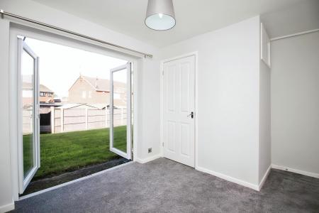 2 bedroom Flat for sale in Poplars Close, Leicester, LE6