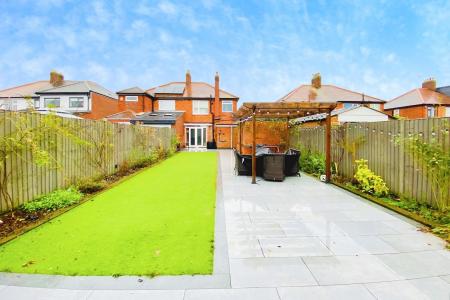 3 bedroom Semi-detached house for sale in Queens Drive, Leicester Forest East, LE3