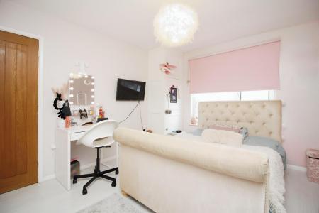 3 bedroom Semi-detached house for sale in Queens Drive, Leicester Forest East, LE3