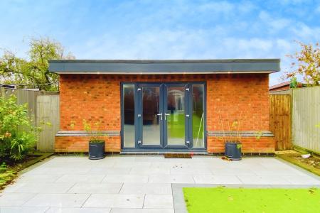 3 bedroom Semi-detached house for sale in Queens Drive, Leicester Forest East, LE3
