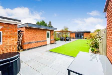 3 bedroom Semi-detached house for sale in Queens Drive, Leicester Forest East, LE3
