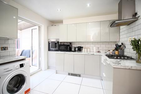 3 bedroom Semi-detached house for sale in Shottery Avenue, Braunstone Town, LE3