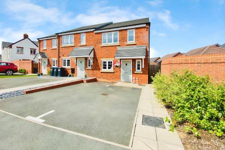 3 bedroom End of terrace house for sale in Sigrist Road, Desford, LE9